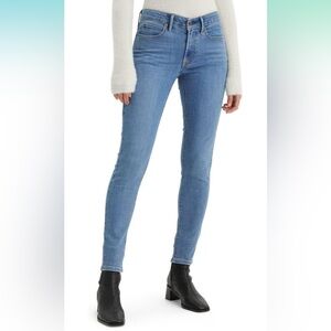 Levi’s 710 Super Skinny Light Blue Jeans